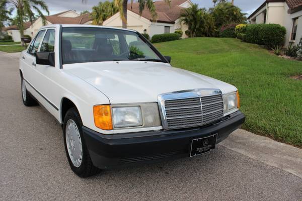 1988 White Mercedes-Benz 190-Series Sedan