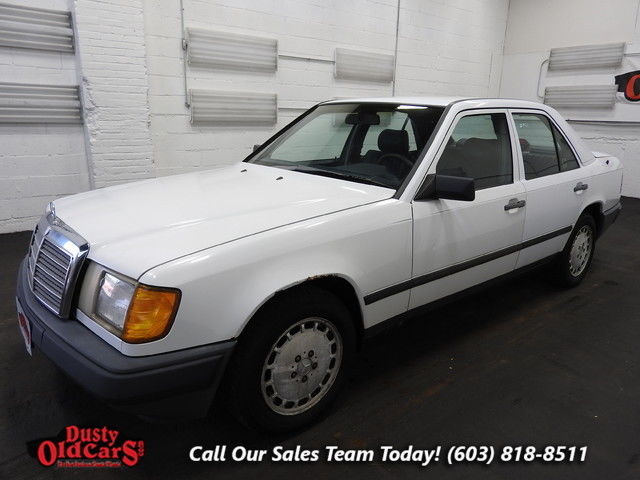 1988 White Mercedes-Benz 260 E Sedan