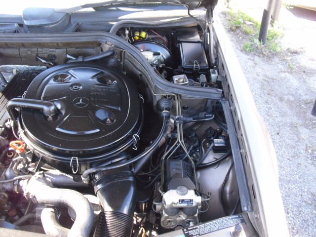 1988 Brown Mercedes-Benz 300-Series Coupe