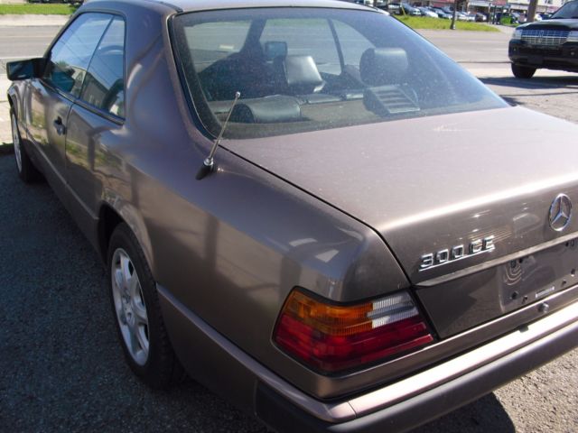 1988 Brown Mercedes-Benz 300-Series Coupe