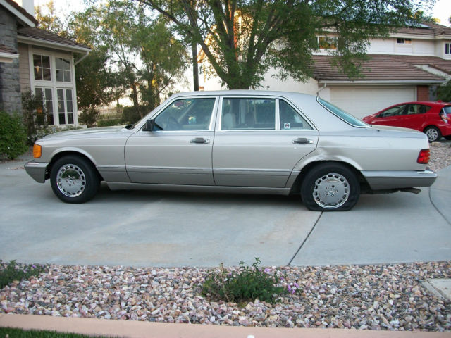 1988 Smoke Silver Mercedes-Benz S-Class Sedan