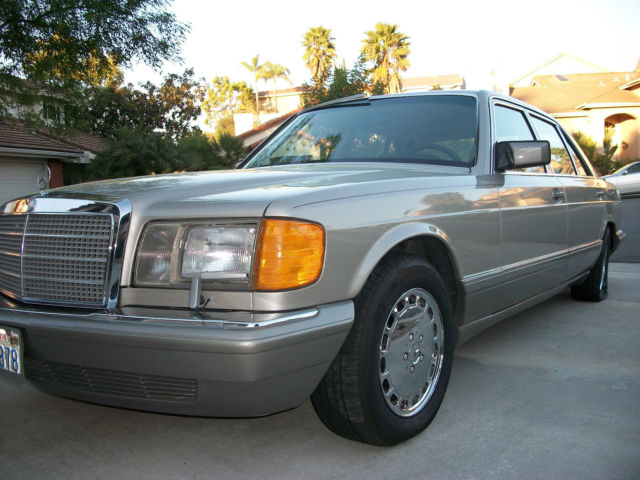 1988 Smoke Silver Mercedes-Benz S-Class Sedan