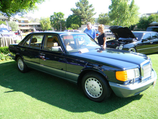 1988 Midnight Blue Mercedes-Benz 400-Series 4dr