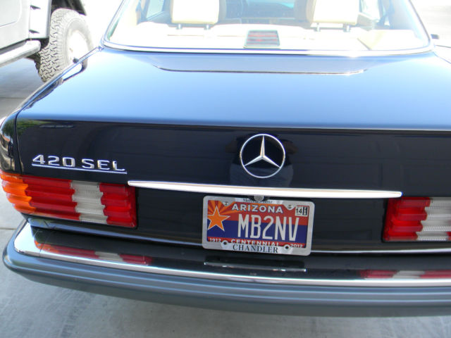 1988 Midnight Blue Mercedes-Benz 400-Series 4dr