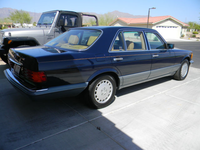 1988 Midnight Blue Mercedes-Benz 400-Series 4dr