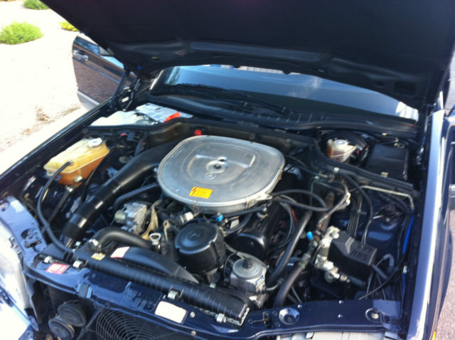 1988 Midnight Blue Mercedes-Benz 400-Series 4dr