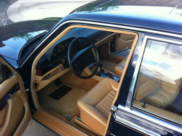 1988 Midnight Blue Mercedes-Benz 400-Series 4dr