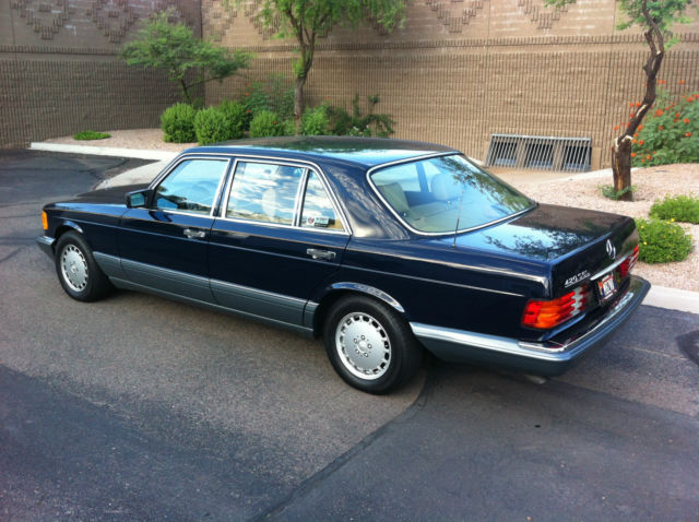 1988 Midnight Blue Mercedes-Benz 400-Series 4dr
