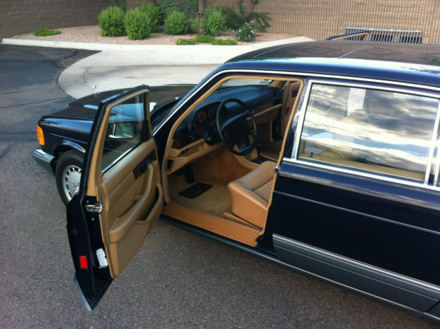 1988 Midnight Blue Mercedes-Benz 400-Series 4dr