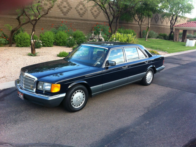 1988 Midnight Blue Mercedes-Benz 400-Series 4dr