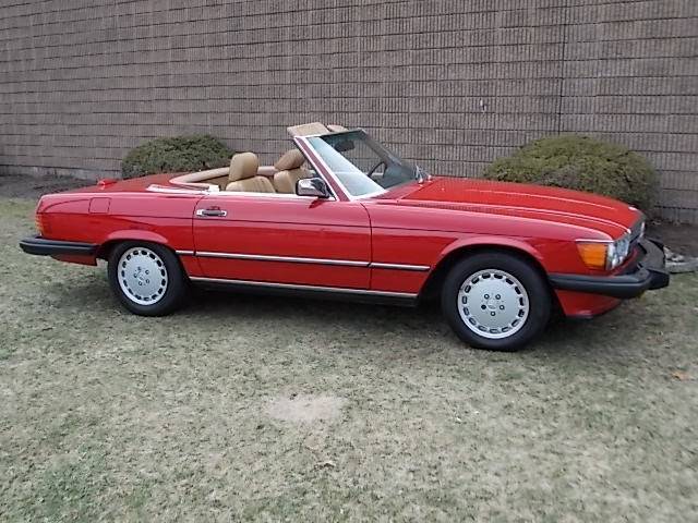 1988 Red Mercedes-Benz 500-Series Convertible