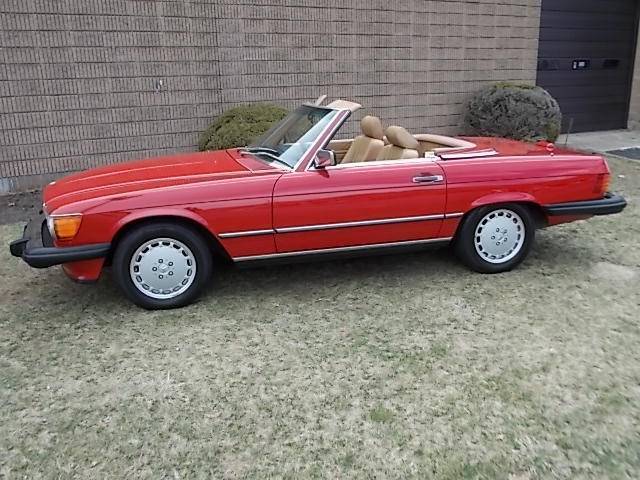 1988 Red Mercedes-Benz 500-Series Convertible