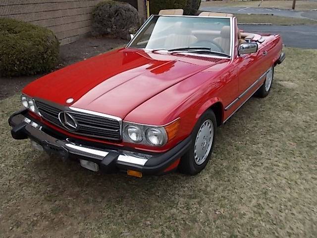 1988 Red Mercedes-Benz 500-Series Convertible
