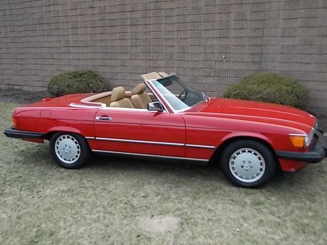 1988 Red Mercedes-Benz 500-Series Convertible