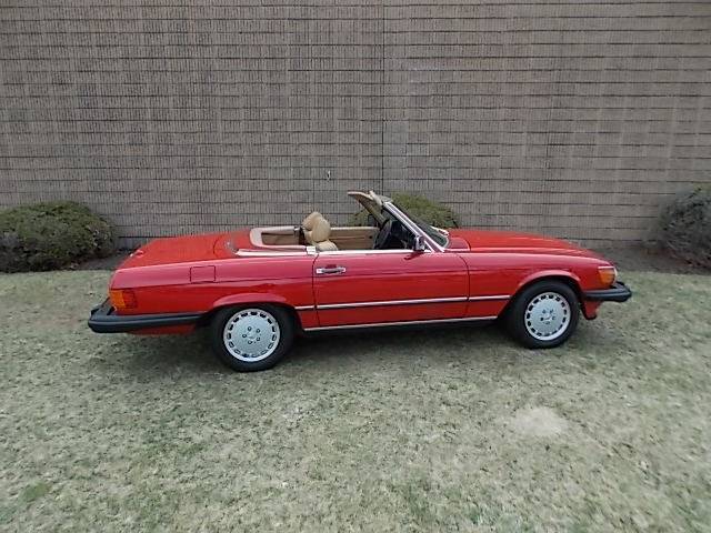 1988 Red Mercedes-Benz 500-Series Convertible