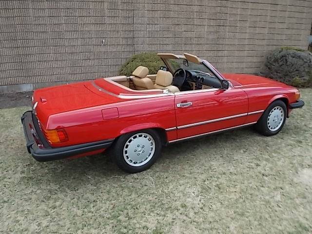 1988 Red Mercedes-Benz 500-Series Convertible