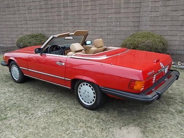 1988 Red Mercedes-Benz 500-Series Convertible
