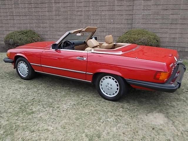1988 Red Mercedes-Benz 500-Series Convertible
