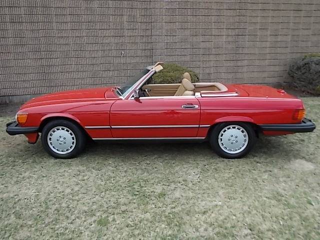 1988 Red Mercedes-Benz 500-Series Convertible