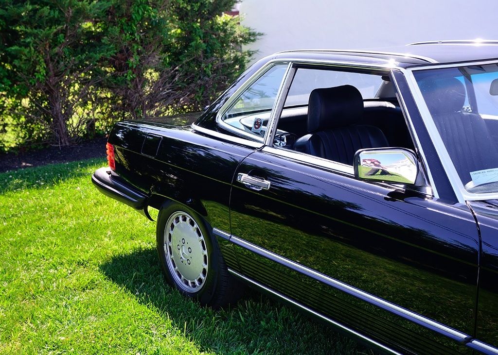 1988 White Mercedes-Benz SL-Class Coupe