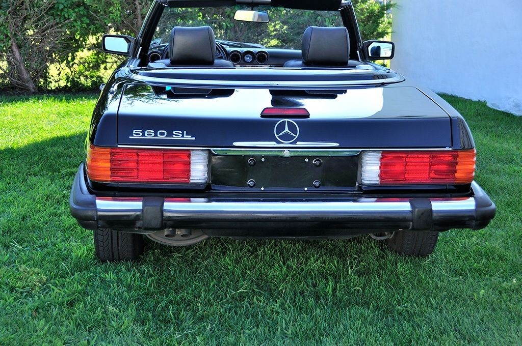 1988 White Mercedes-Benz SL-Class Coupe