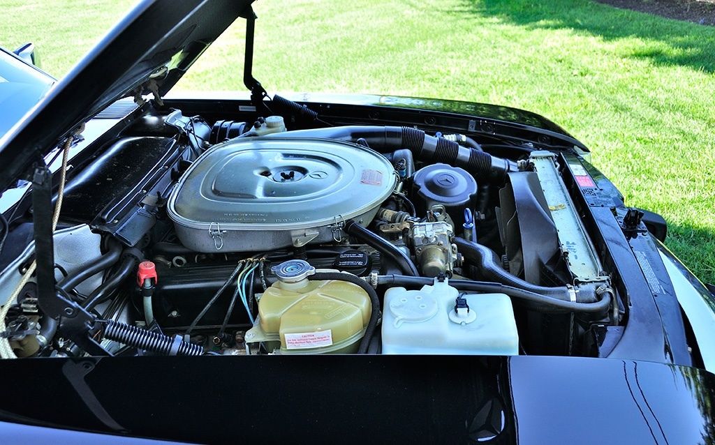 1988 White Mercedes-Benz SL-Class Coupe