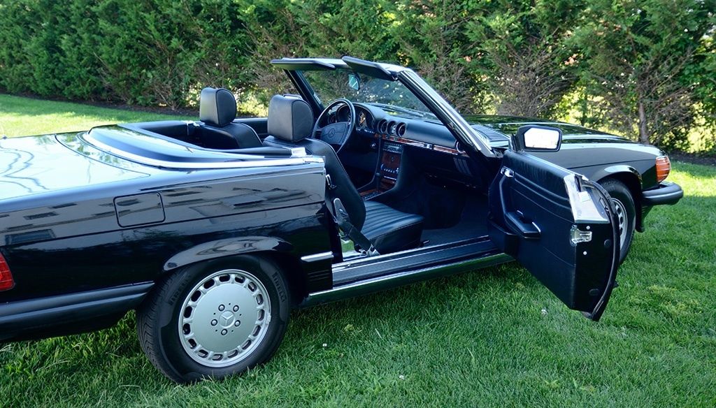 1988 White Mercedes-Benz SL-Class Coupe