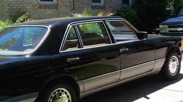 1988 Black Mercedes-Benz SL-Class Sedan