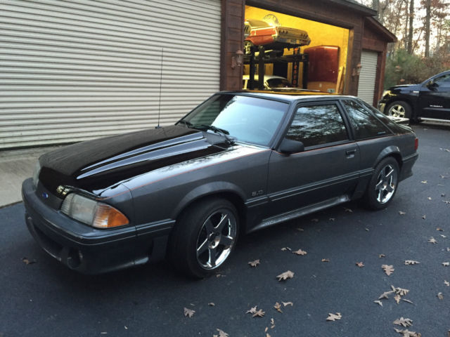 1988 BLACK AND GRAY Ford Mustang Hatchback