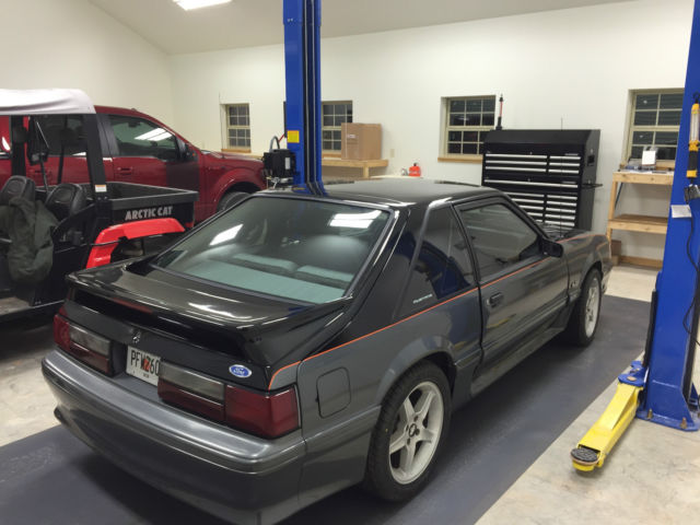 1988 BLACK AND GRAY Ford Mustang Hatchback
