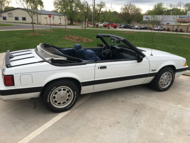 1988 Ford Mustang Convertible