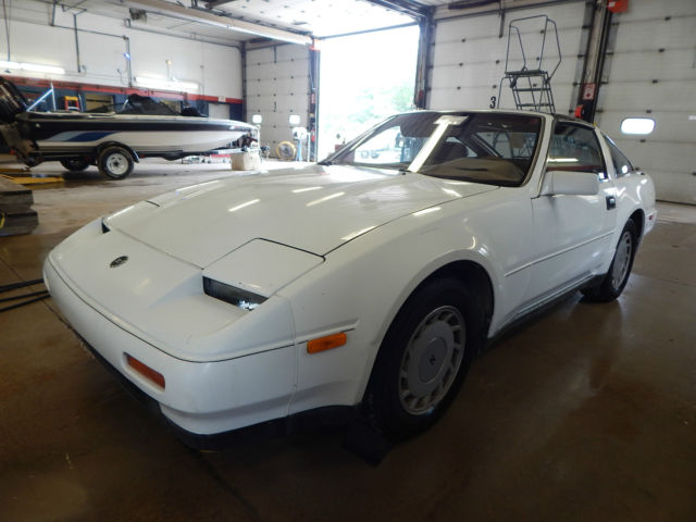 1988 White Nissan 300ZX Coupe