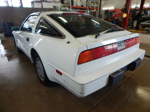 1988 White Nissan 300ZX Coupe