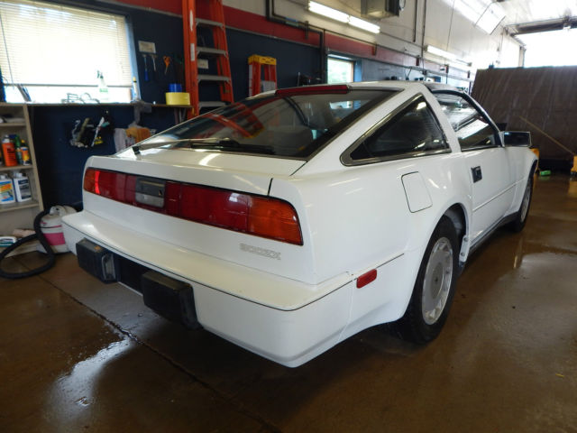1988 White Nissan 300ZX Coupe
