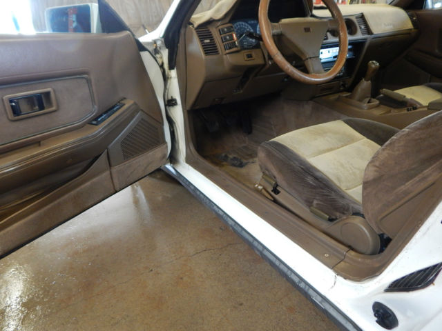 1988 White Nissan 300ZX Coupe