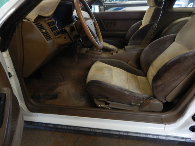 1988 White Nissan 300ZX Coupe