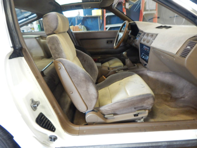 1988 White Nissan 300ZX Coupe