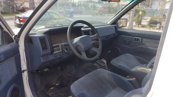 1988 White Nissan Pathfinder