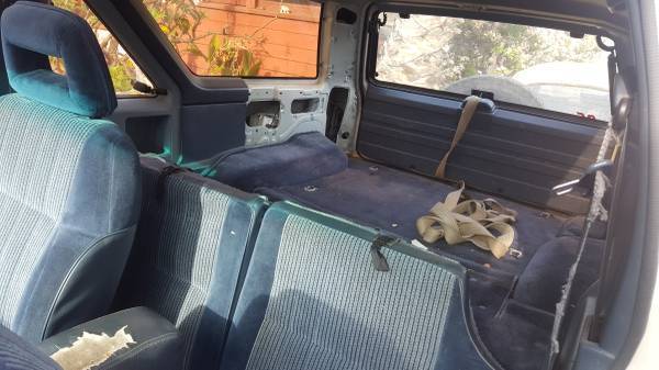 1988 White Nissan Pathfinder