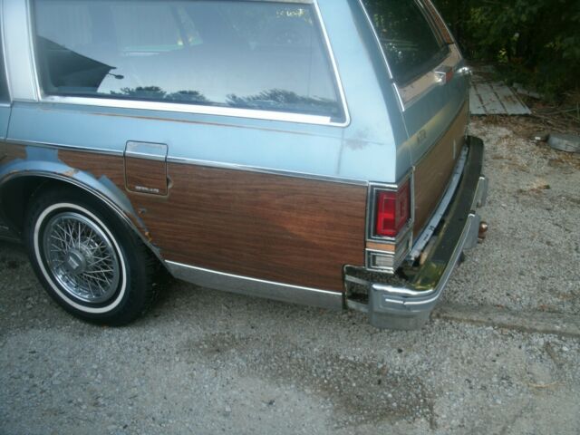 1988 Blue Oldsmobile Custom Cruiser Wagon