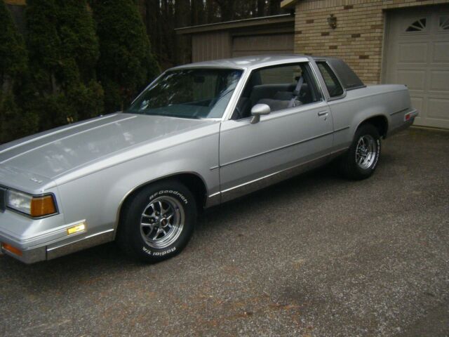 1988 Silver Oldsmobile Cutlass Coupe
