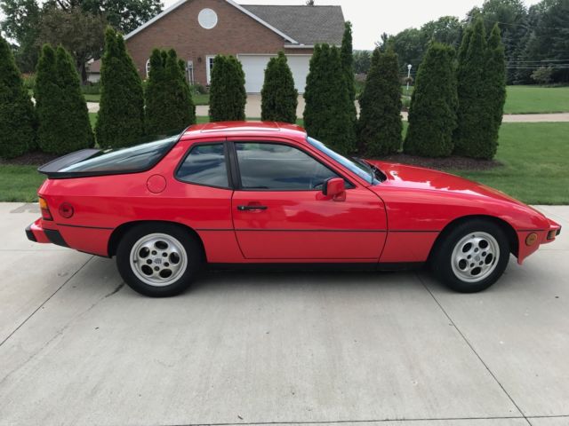 1988 Guards Red Porsche 924 Coupe