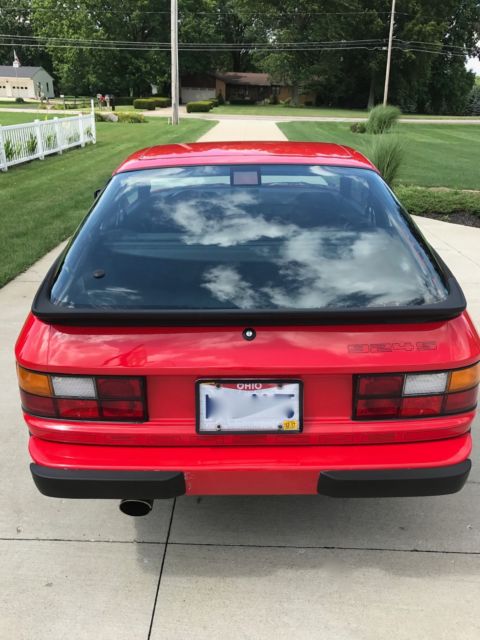 1988 Guards Red Porsche 924 Coupe