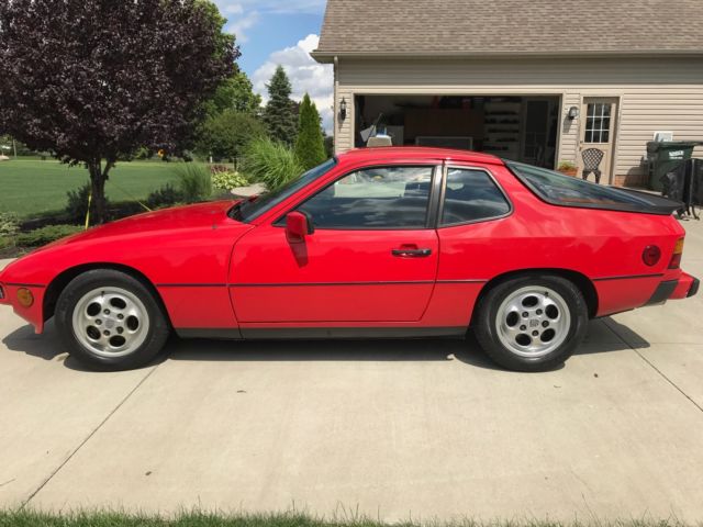 1988 Guards Red Porsche 924 Coupe