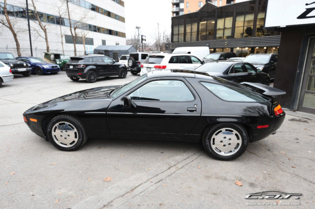 1988 Red Porsche 928 Coupe