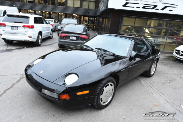 1988 Red Porsche 928 Coupe