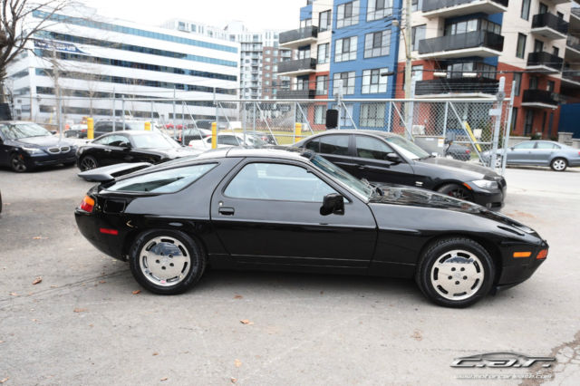 1988 Red Porsche 928 Coupe