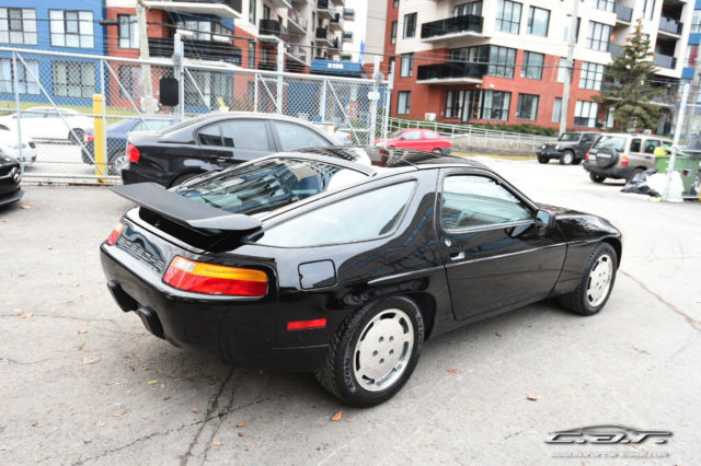 1988 Red Porsche 928 Coupe