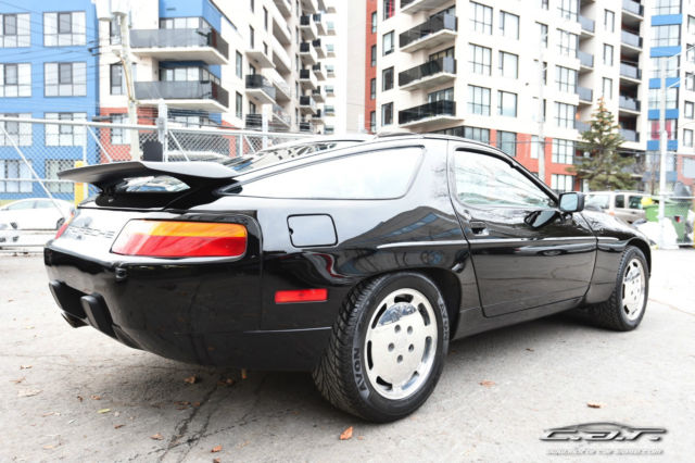 1988 Red Porsche 928 Coupe