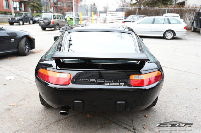 1988 Red Porsche 928 Coupe